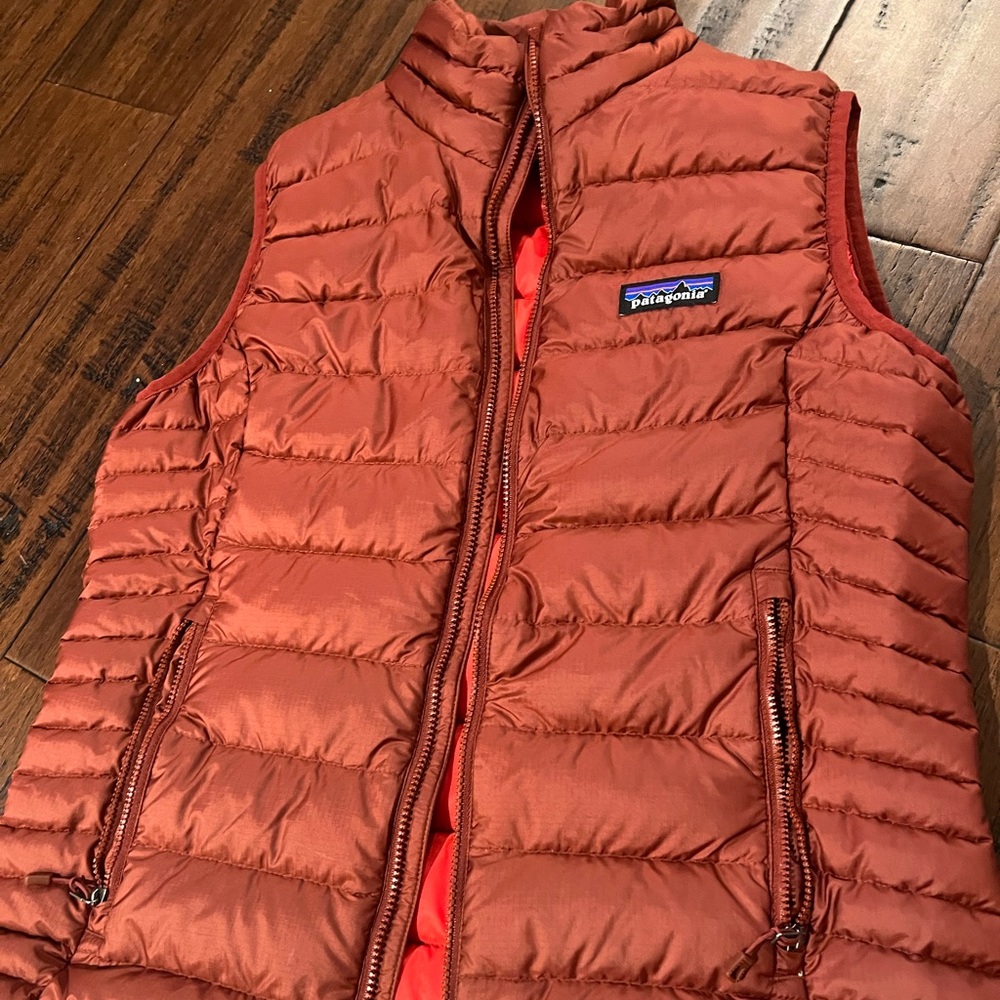Patagonia down sweater vest Womens size small.